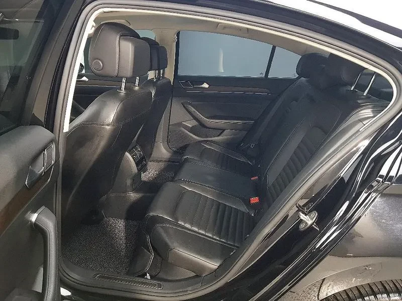 VW Passat 2.0 TDI, снимка 9 - Автомобили и джипове - 54299762