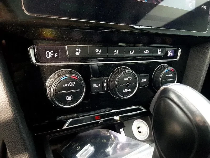 VW Passat 2.0 TDI, снимка 11 - Автомобили и джипове - 54299762