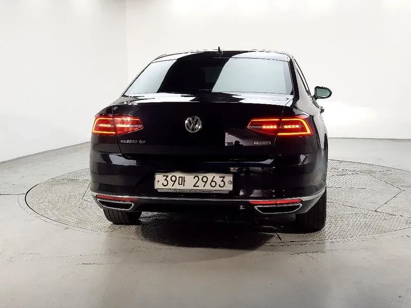 VW Passat 2.0 TDI, снимка 3 - Автомобили и джипове - 54299762