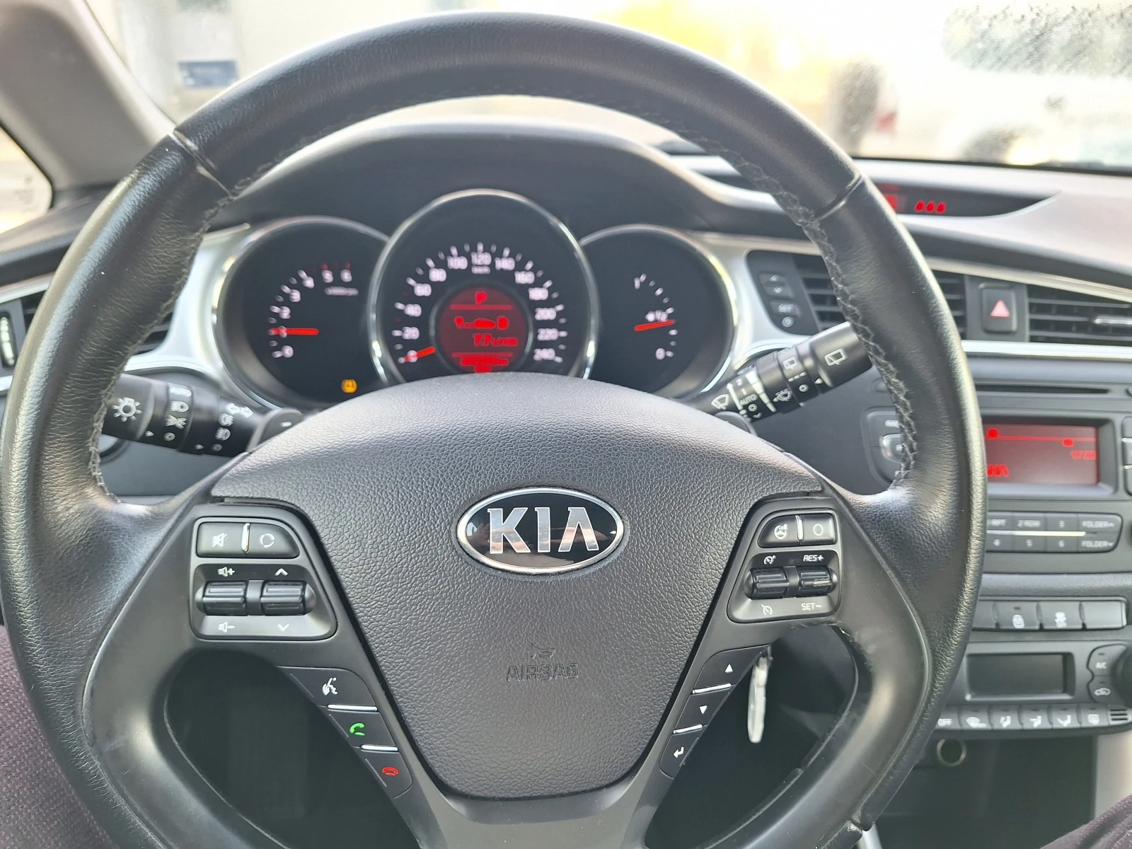 Kia Ceed SW1.6 CRDI LX7AT HPE N1  - изображение 3