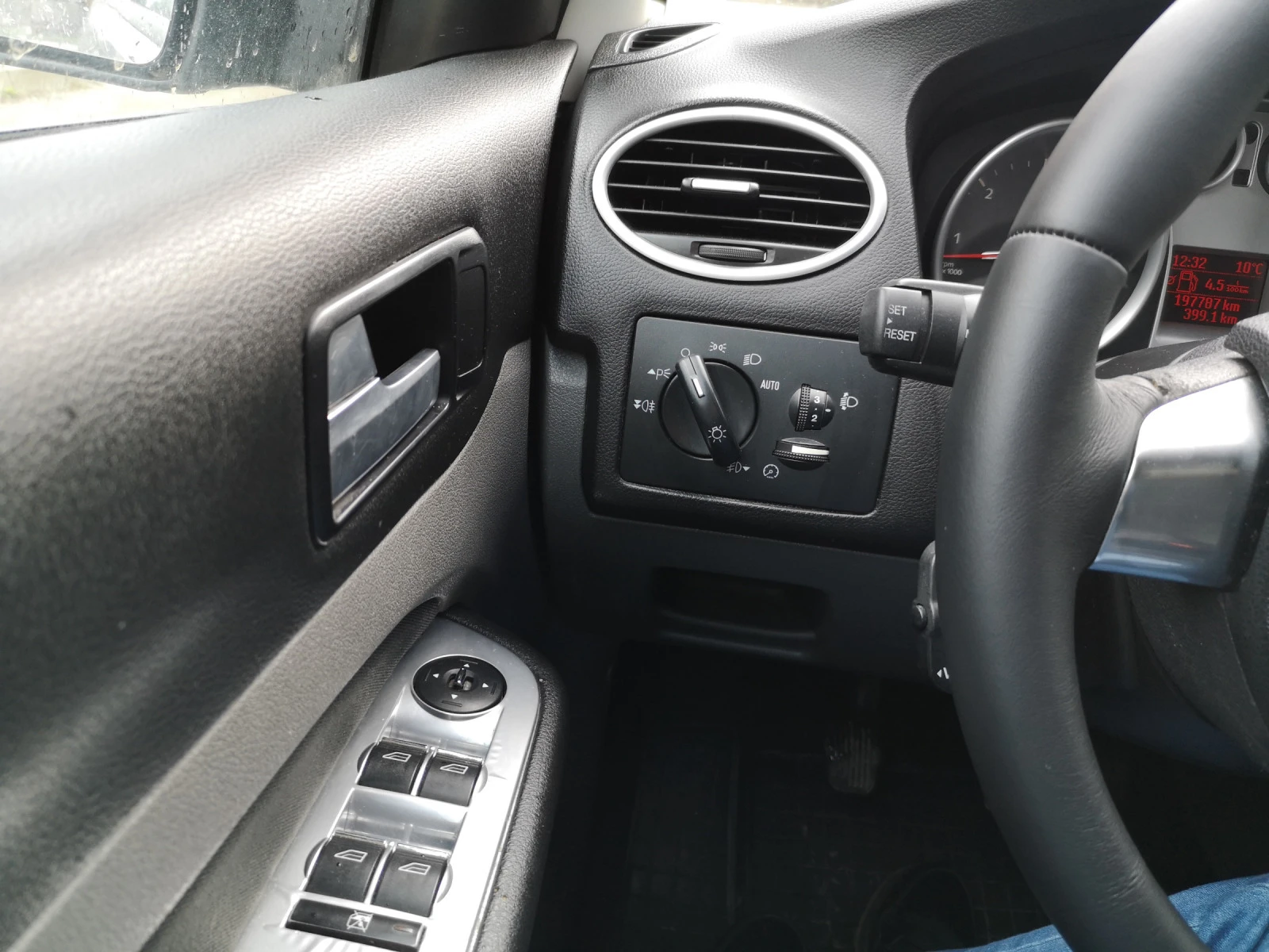 Ford Focus 1.6TDCI - изображение 9