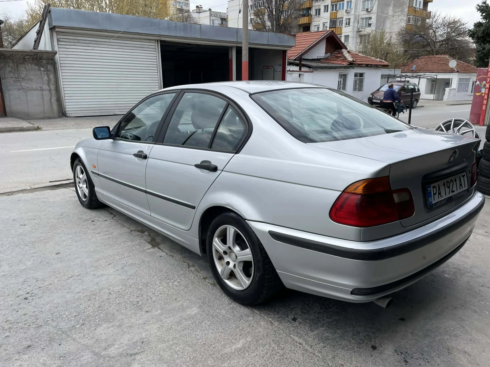 BMW 318 1.8 газ , снимка 3 - Автомобили и джипове - 54084823