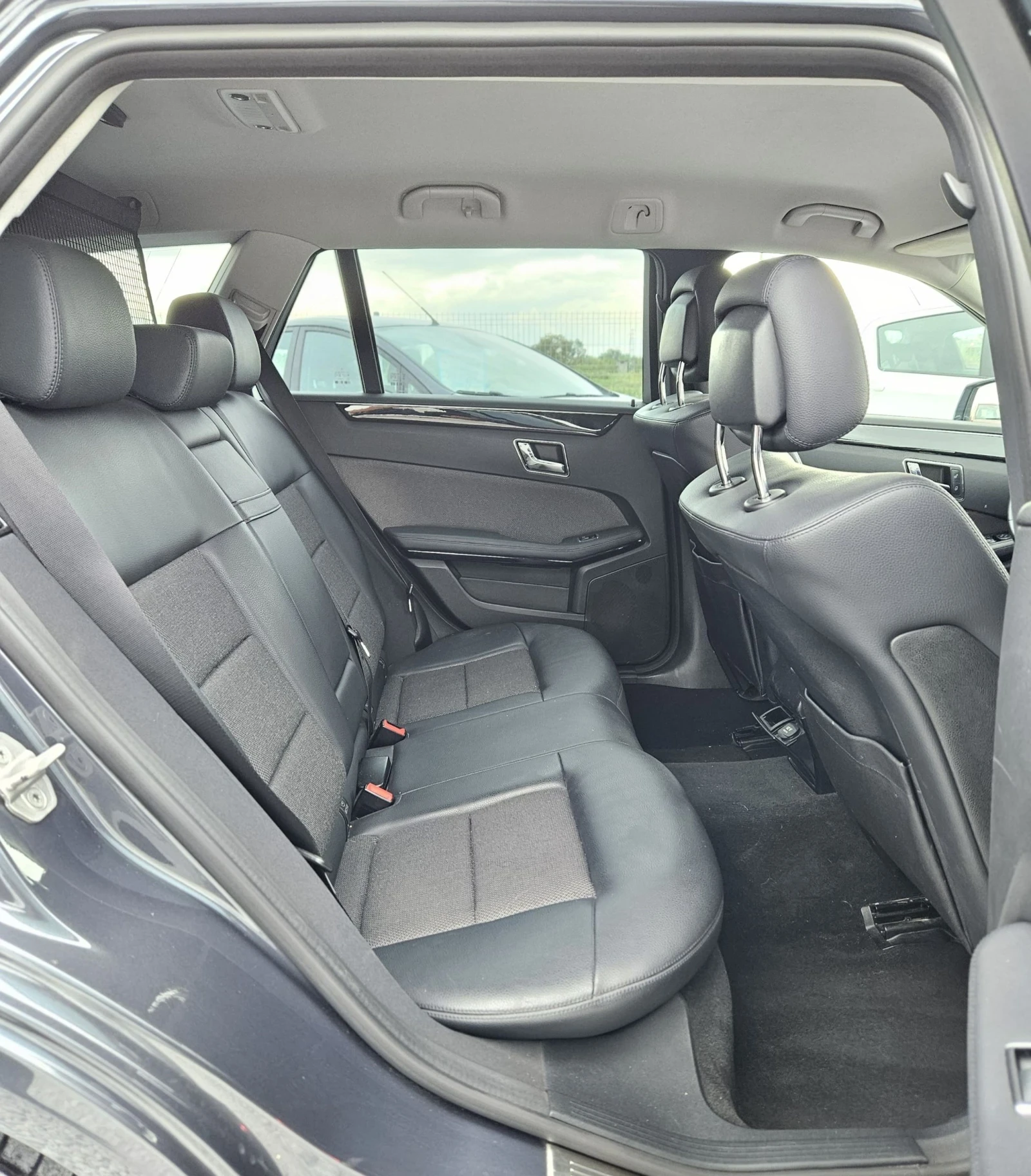 Mercedes-Benz E 220 Avantgarde Евро5 Full service Mercedes-Benz , снимка 11 - Автомобили и джипове - 54608502