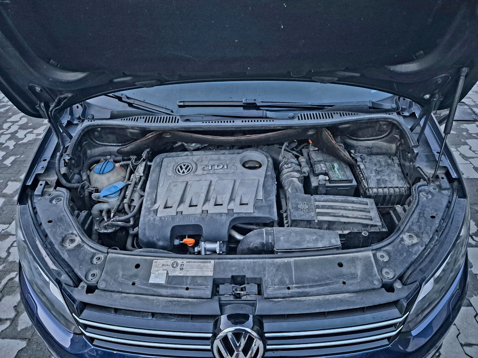 VW Touran 2.0 TDI* Highline* DSG* Xenon* NAVI* Alcantara, снимка 12 - Автомобили и джипове - 55136720