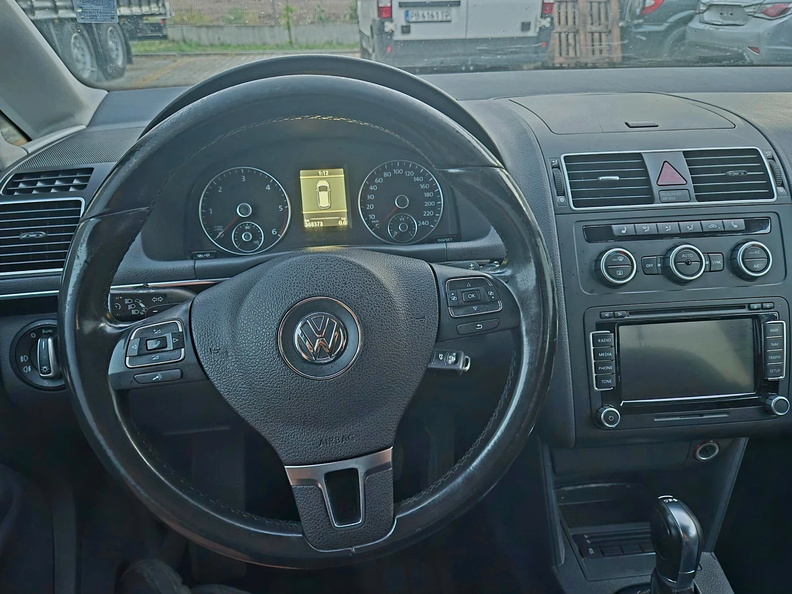 VW Touran 2.0 TDI* Highline* DSG* Xenon* NAVI* Alcantara, снимка 7 - Автомобили и джипове - 55136720