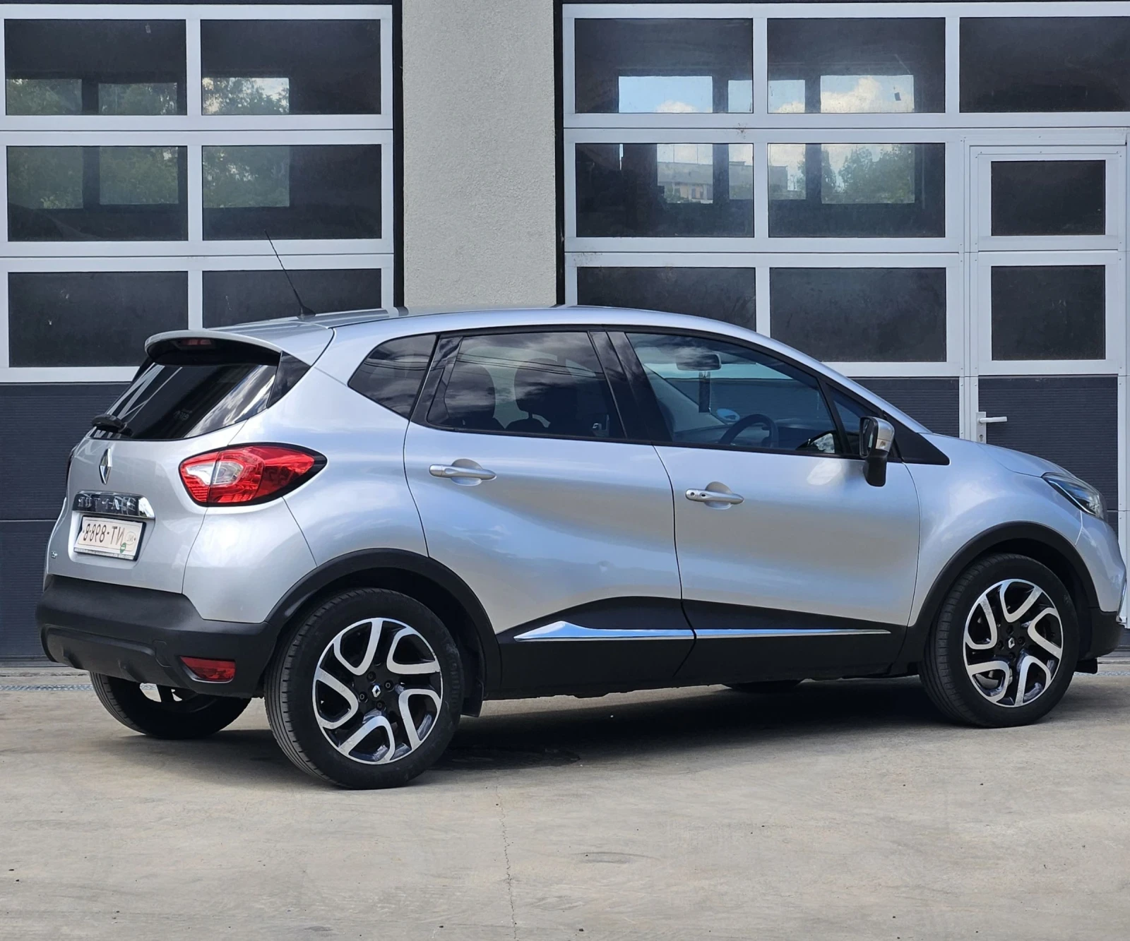 Renault Captur 1.5DCI Dynamique PACK Keyless LED NAVI автопилот, снимка 3 - Автомобили и джипове - 55163894