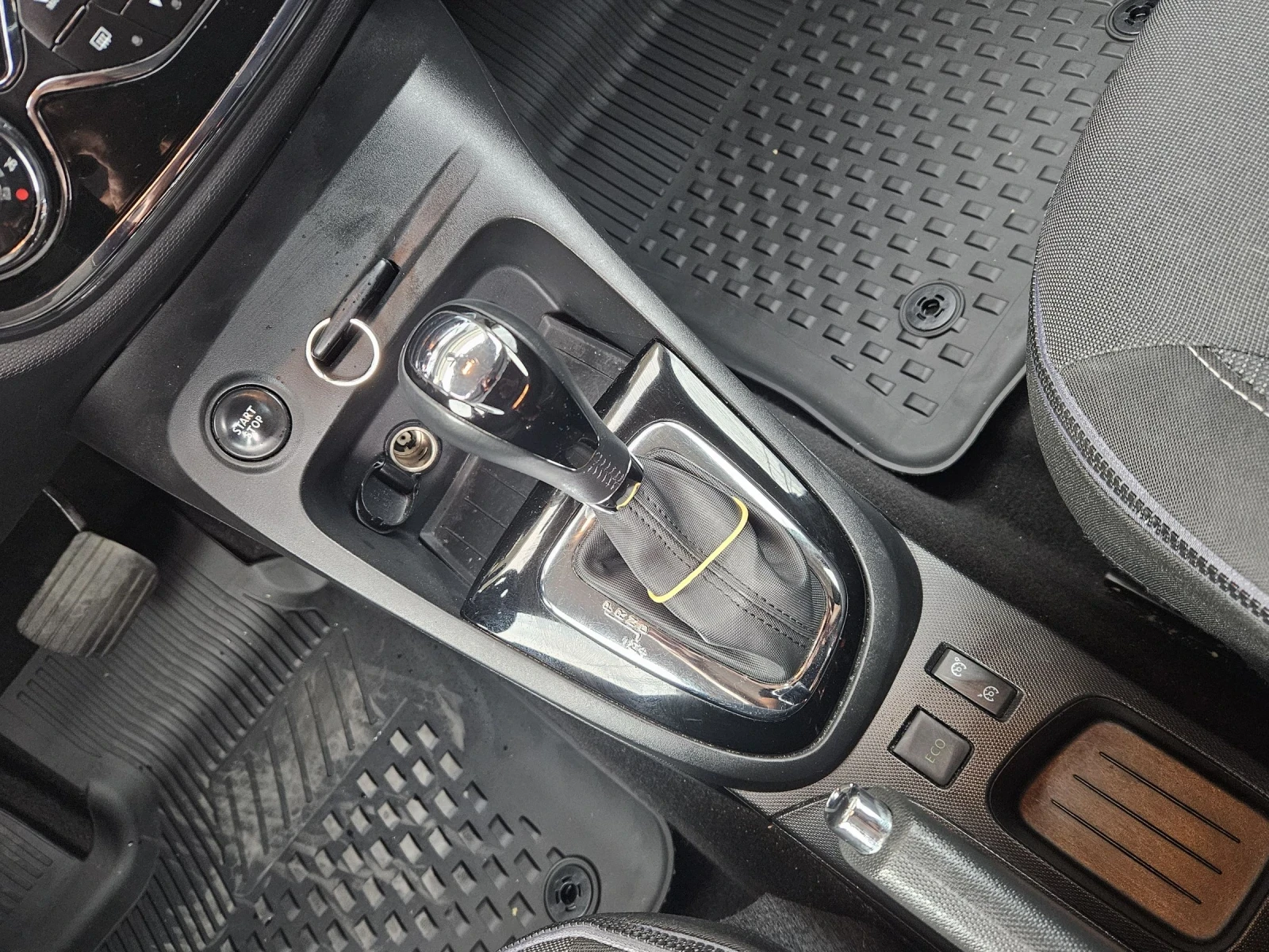 Renault Captur 1.5DCI Dynamique PACK Keyless LED NAVI автопилот, снимка 11 - Автомобили и джипове - 55163894
