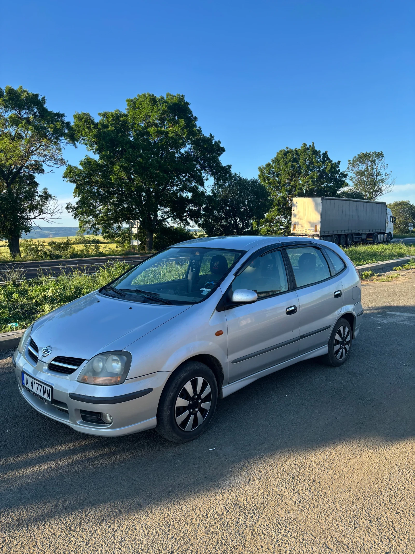 Nissan Almera tino, снимка 4 - Автомобили и джипове - 55207795