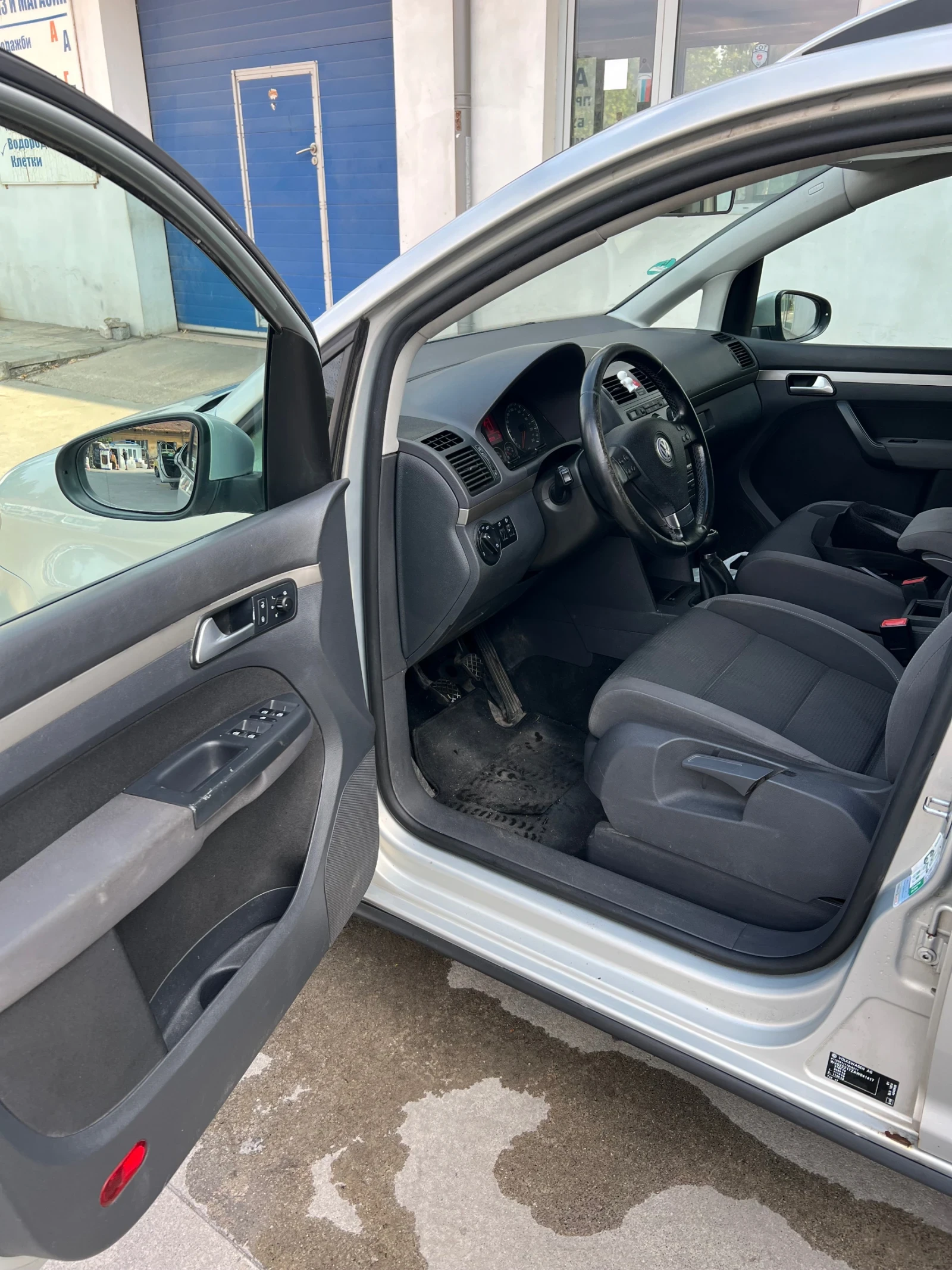 VW Touran 1.9 TDI 105 к.с., снимка 10 - Автомобили и джипове - 55366088