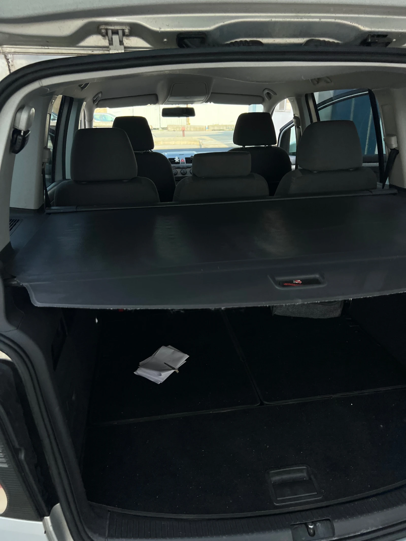 VW Touran 1.9 TDI 105 к.с., снимка 12 - Автомобили и джипове - 55366088