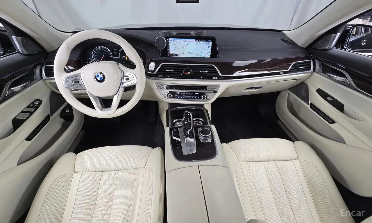 BMW 750 Li xDrive Luxury / Всички екстри за модела , снимка 7 - Автомобили и джипове - 55949135