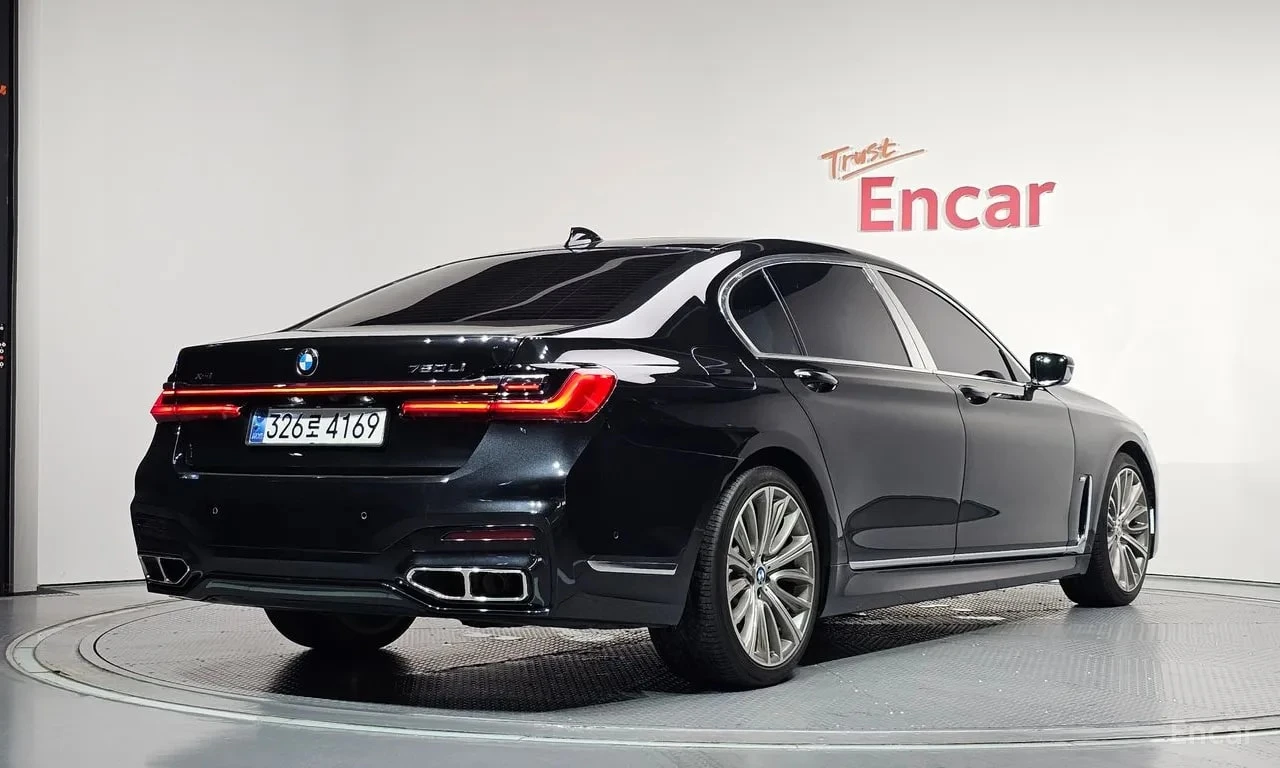 BMW 750 Li xDrive Luxury / Всички екстри за модела , снимка 2 - Автомобили и джипове - 55949135