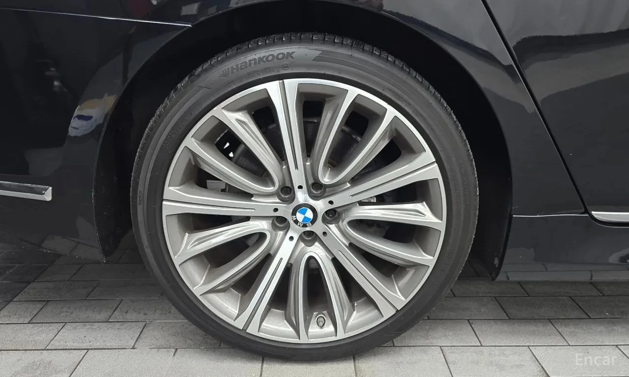 BMW 750 Li xDrive Luxury / Всички екстри за модела , снимка 5 - Автомобили и джипове - 55949135