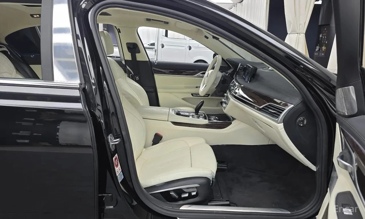 BMW 750 Li xDrive Luxury / Всички екстри за модела , снимка 11 - Автомобили и джипове - 55949135