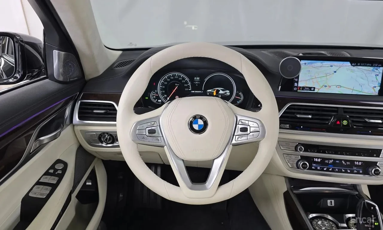 BMW 750 Li xDrive Luxury / Всички екстри за модела , снимка 13 - Автомобили и джипове - 55949135