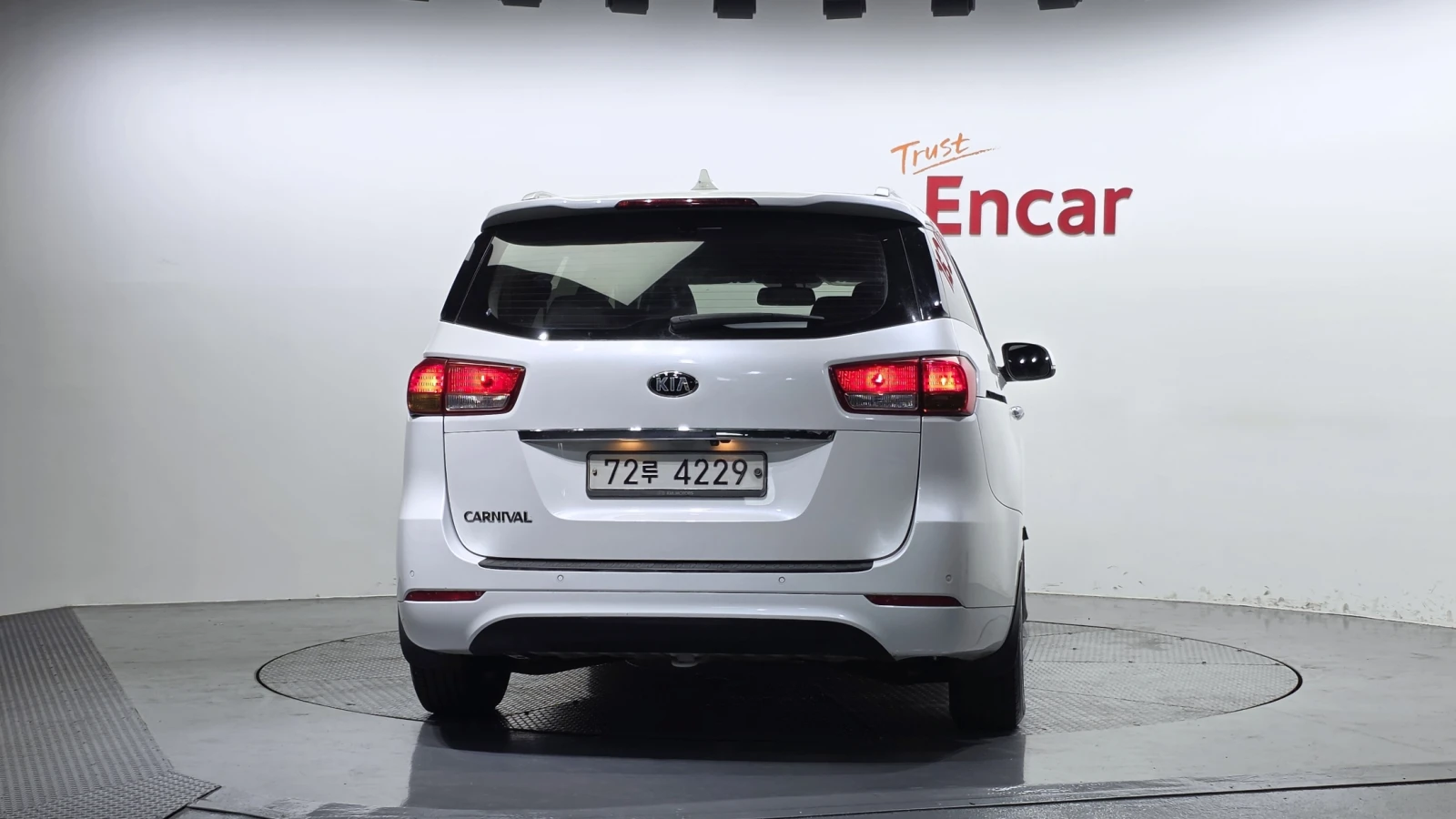 Kia Carnival ПОДГРЕВ ВОЛАН* КРАЙНА ЦЕНА, снимка 4 - Автомобили и джипове - 56024560