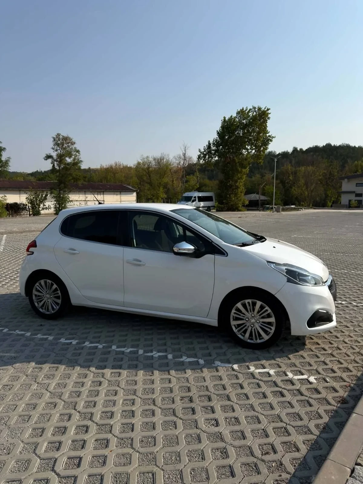 Peugeot 208 PURE TECH 2019 БЕНЗИН 1.2, снимка 3 - Автомобили и джипове - 56215725