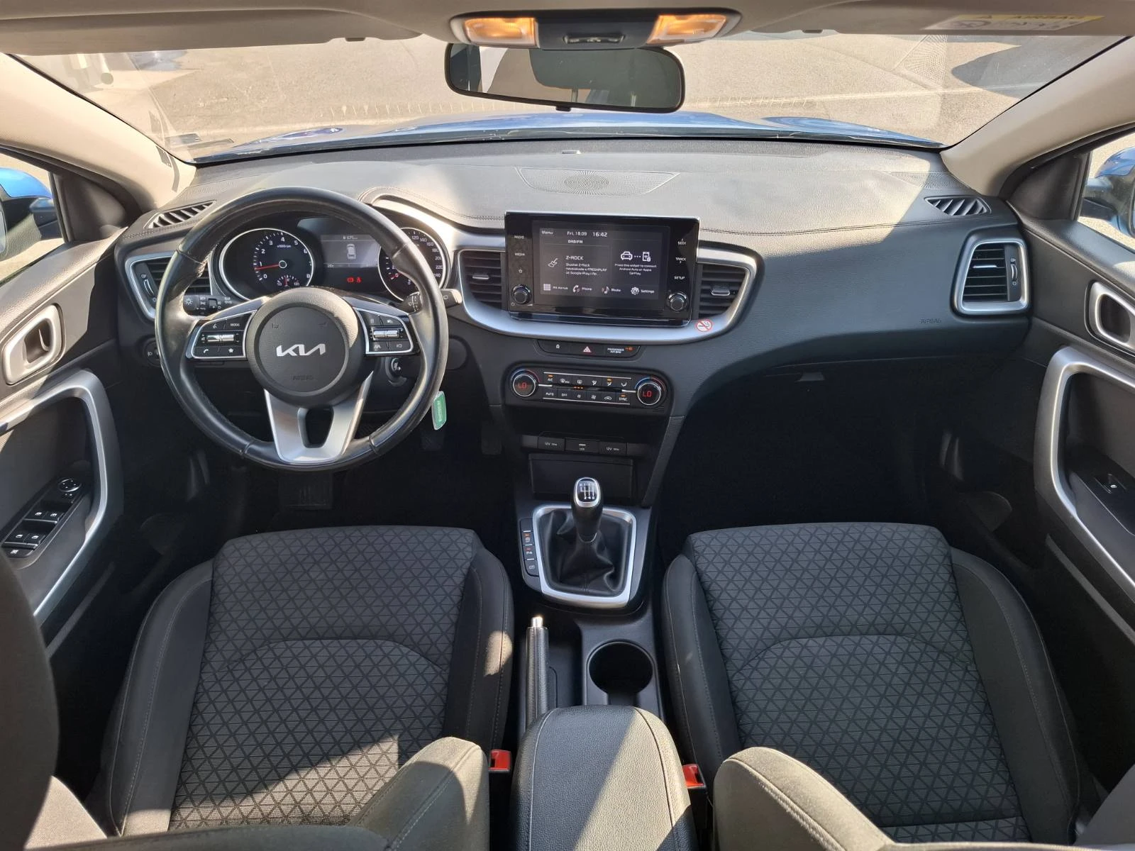 Kia Ceed 1.5 T-gdi Гаранция, снимка 8 - Автомобили и джипове - 56309176