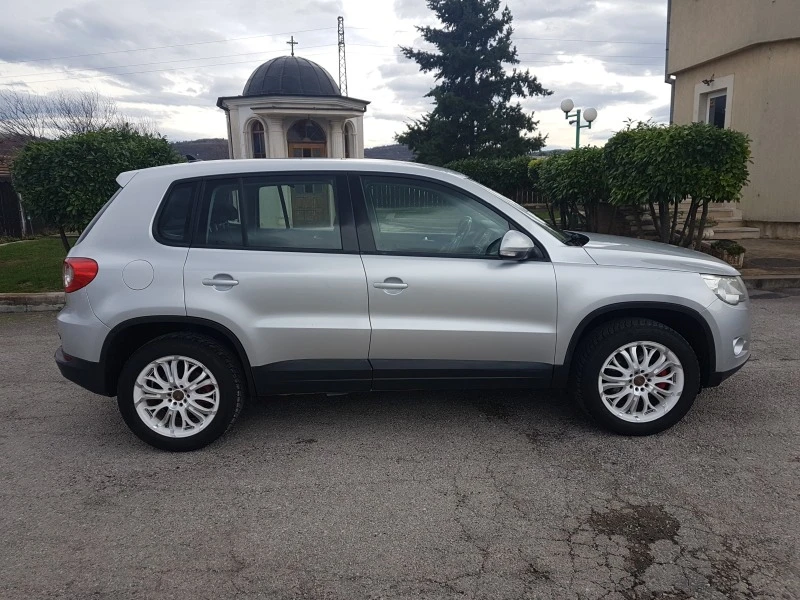 VW Tiguan 2.0 TDI 140кс 4&#215;4, снимка 4 - Автомобили и джипове - 43395497