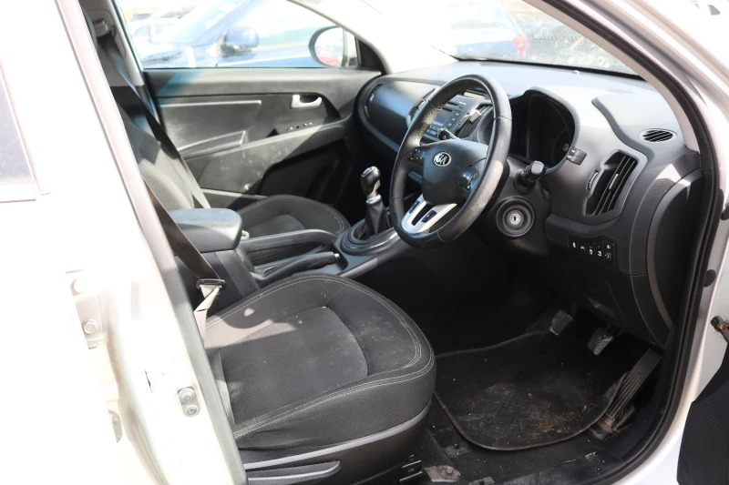 Kia Sportage 1.7 CRDI, снимка 10 - Автомобили и джипове - 49884172