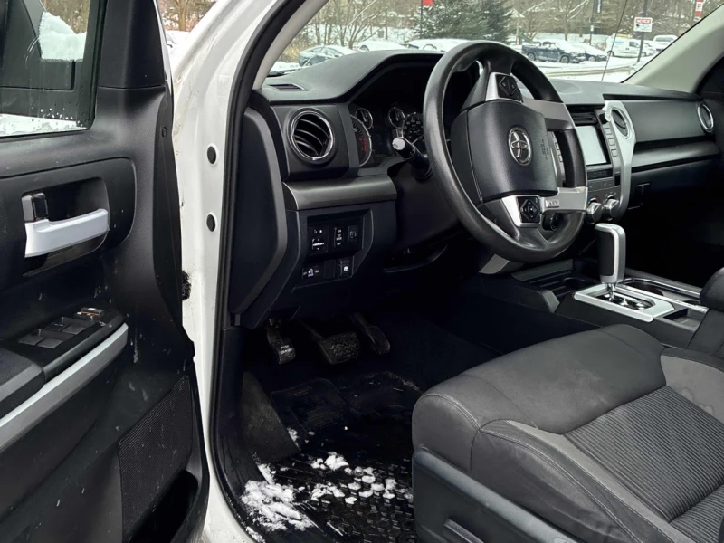 Toyota Tundra CARFAX* АВТОФИНАНСИРАНЕ* БЕЗ ПЪРВОНАЧАЛНА ВНОСКА* , снимка 5 - Автомобили и джипове - 52820384