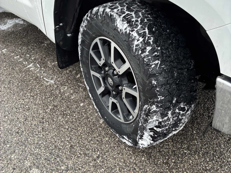 Toyota Tundra CARFAX* АВТОФИНАНСИРАНЕ* БЕЗ ПЪРВОНАЧАЛНА ВНОСКА* , снимка 8 - Автомобили и джипове - 52820384