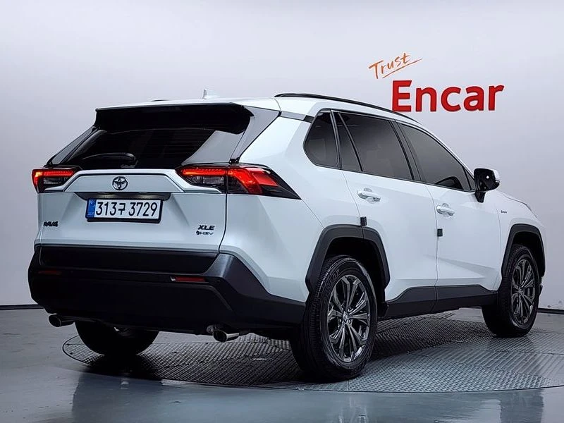 Toyota Rav4 2.5 2WD Hybrid XLE| 219к.с.| ВКЛ.ТЕХНОТЕСТ, снимка 2 - Автомобили и джипове - 55119788