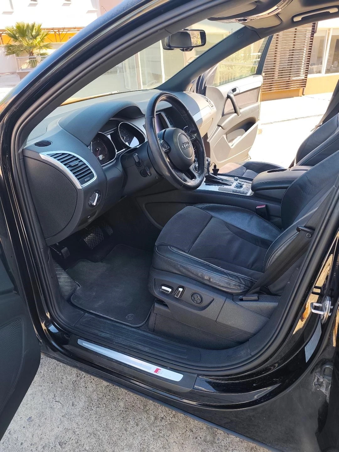 Audi Q7 Sportline 7 местен, снимка 5 - Автомобили и джипове - 54110507