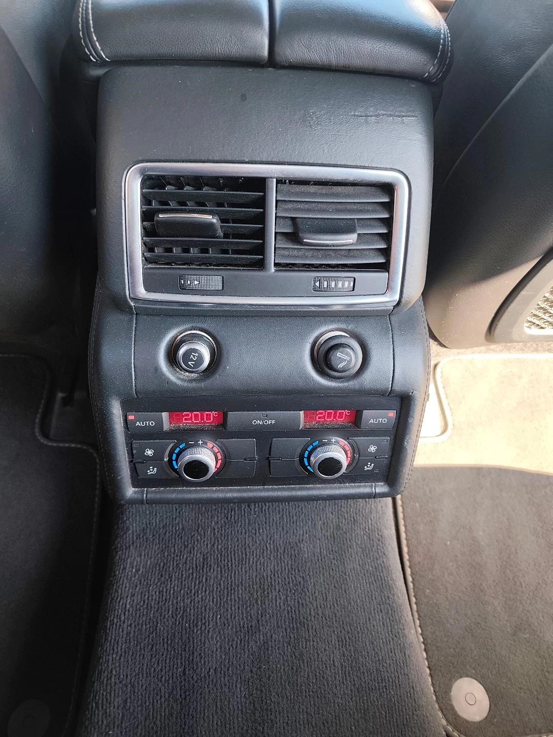 Audi Q7 Sportline 7 местен, снимка 8 - Автомобили и джипове - 54110507