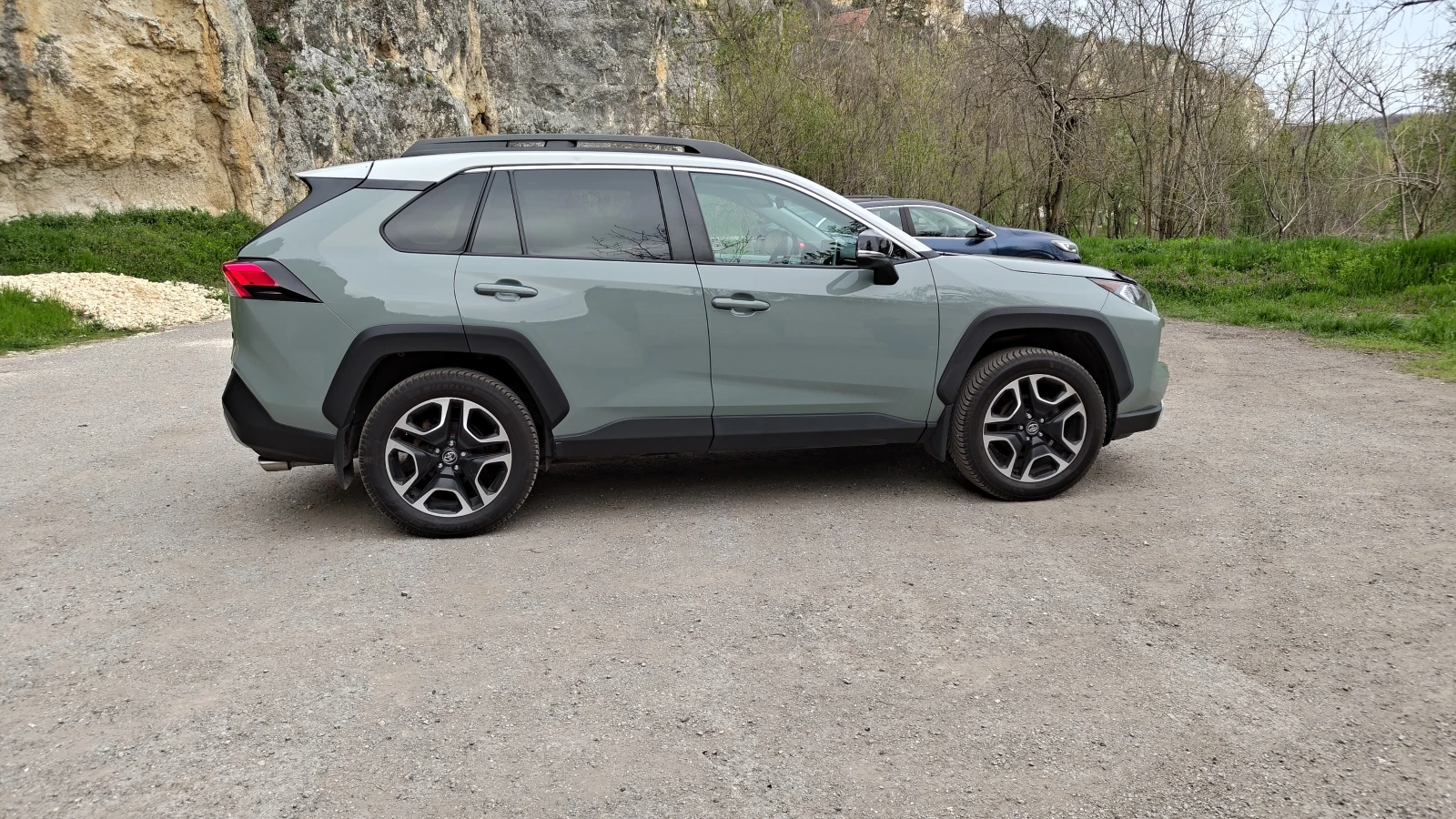 Toyota Rav4 2.5VVT-i TRAIL Edition, снимка 3 - Автомобили и джипове - 54234051