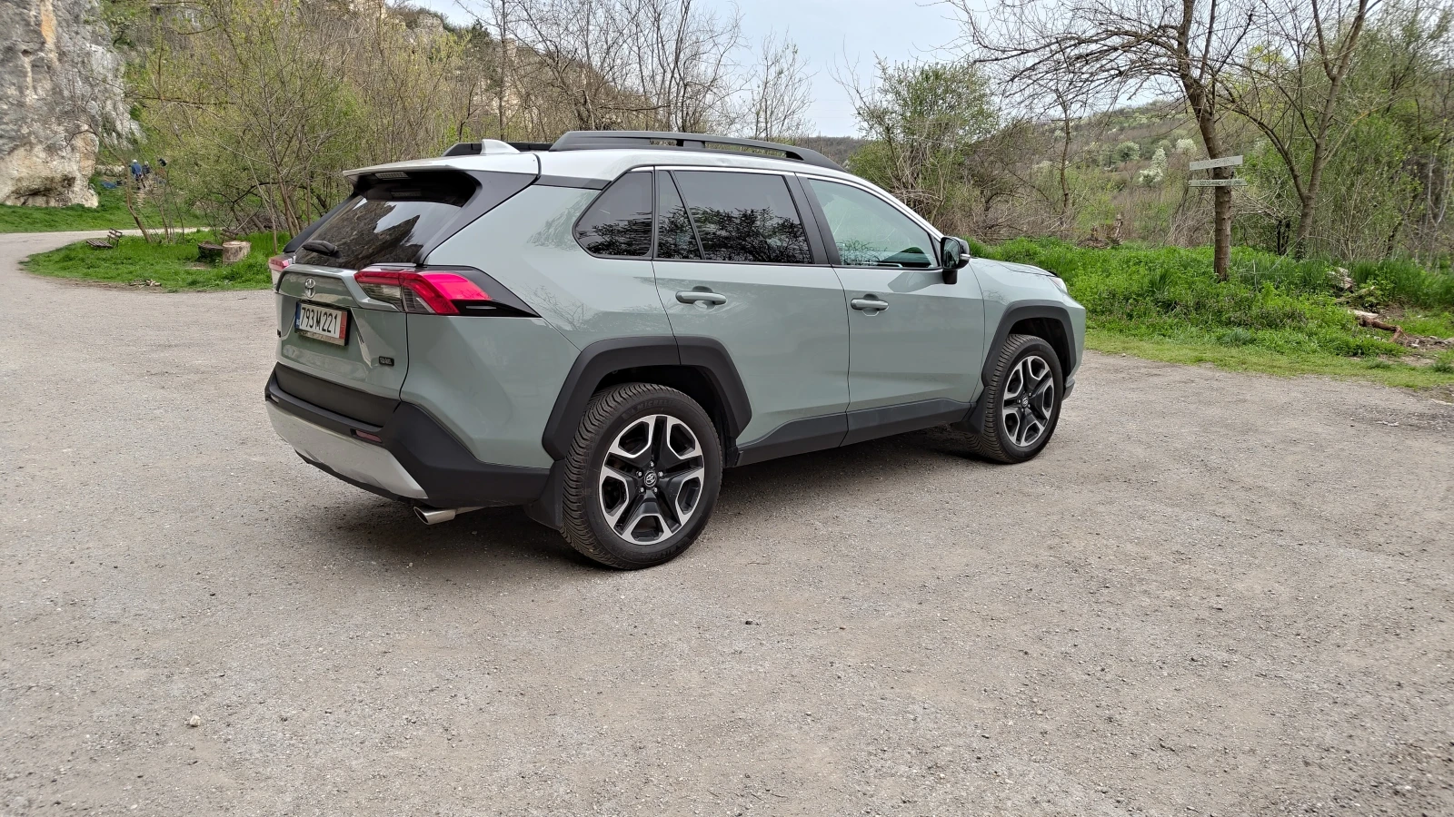 Toyota Rav4 2.5VVT-i TRAIL Edition, снимка 2 - Автомобили и джипове - 54234051