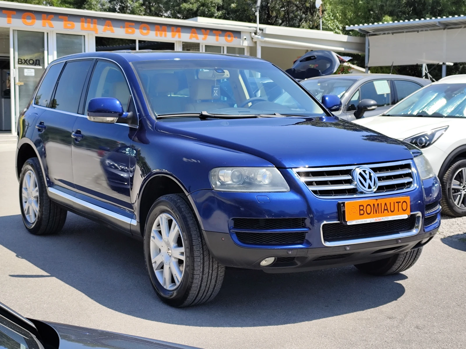 VW Touareg 2.5TDi* 4X4* EXCLUSIVE* ABTOMAТИК* КОЖА* XENON* , снимка 3 - Автомобили и джипове - 55558071