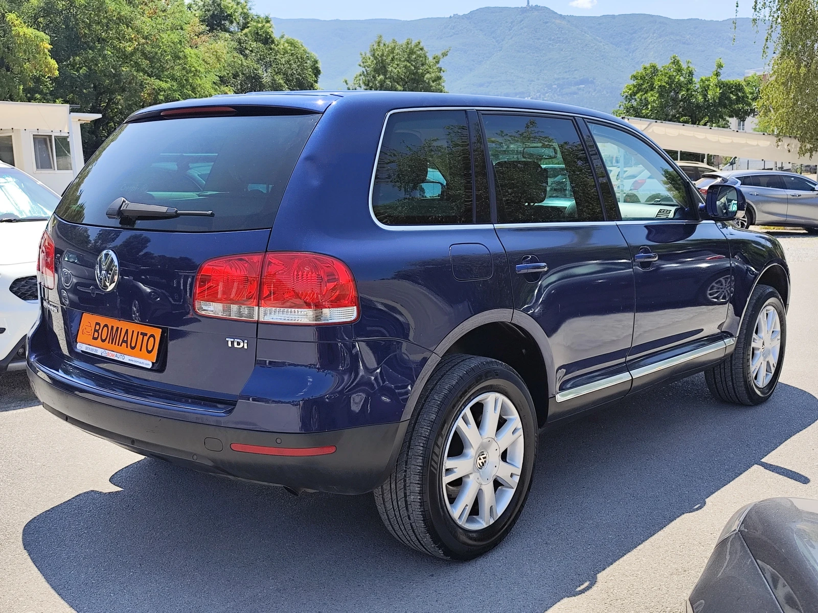 VW Touareg 2.5TDi* 4X4* EXCLUSIVE* ABTOMAТИК* КОЖА* XENON* , снимка 4 - Автомобили и джипове - 55558071