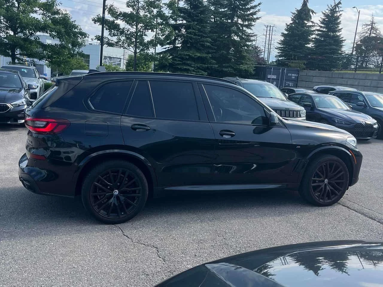 BMW X5 M50i/ДИСТРОНИК/ОБДУХВАНЕ/H/K, снимка 3 - Автомобили и джипове - 55684240
