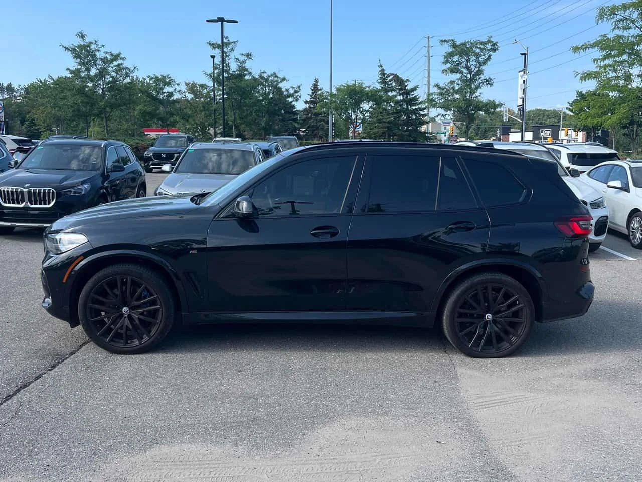 BMW X5 M50i/ДИСТРОНИК/ОБДУХВАНЕ/H/K, снимка 2 - Автомобили и джипове - 55684240