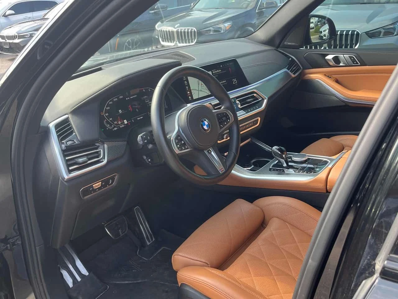 BMW X5 M50i/ДИСТРОНИК/ОБДУХВАНЕ/H/K, снимка 5 - Автомобили и джипове - 55684240