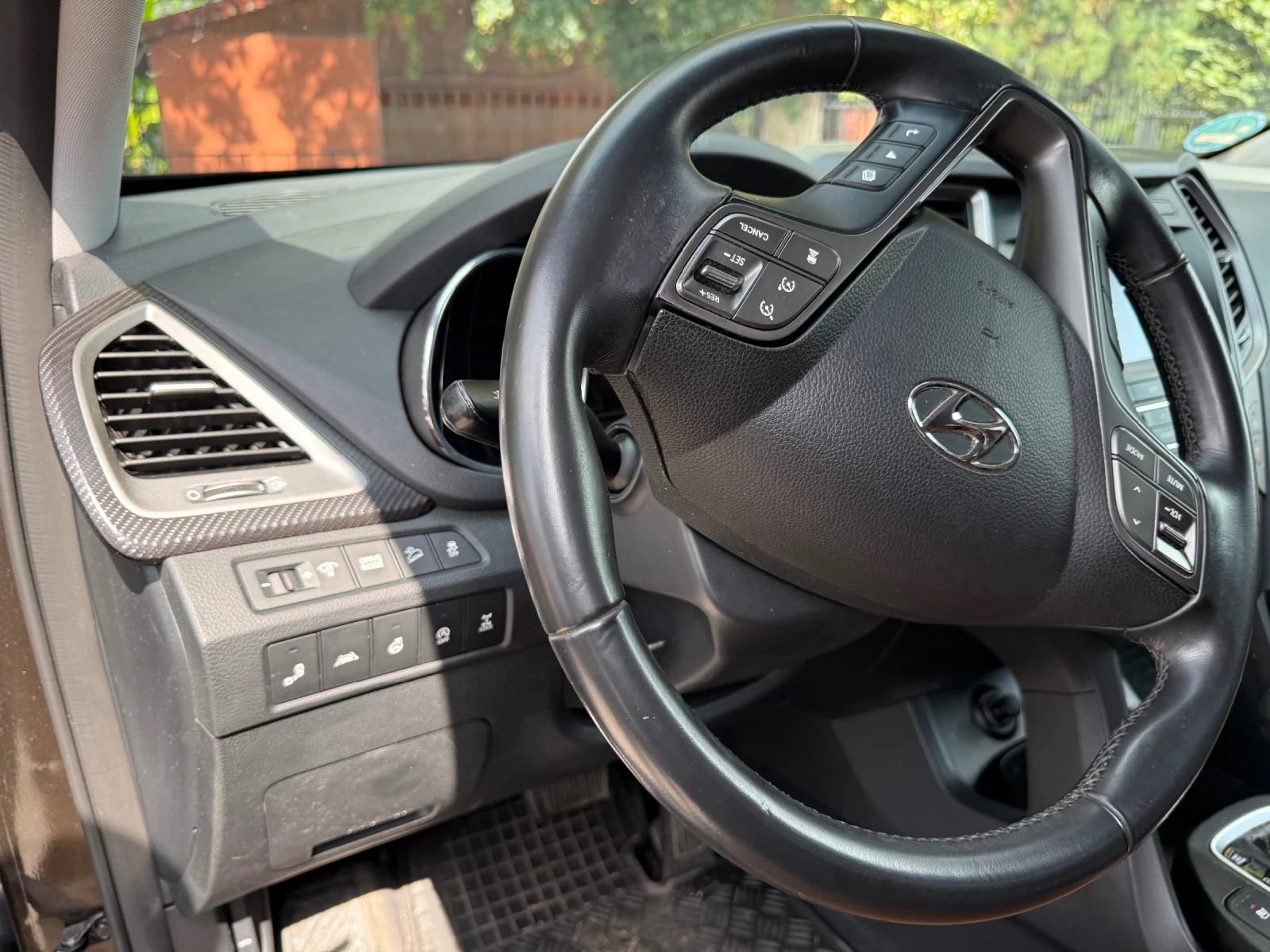Hyundai Santa fe 2.2 CRdi , 4WD , 360 camera  , всички екстри , , снимка 7 - Автомобили и джипове - 56162116