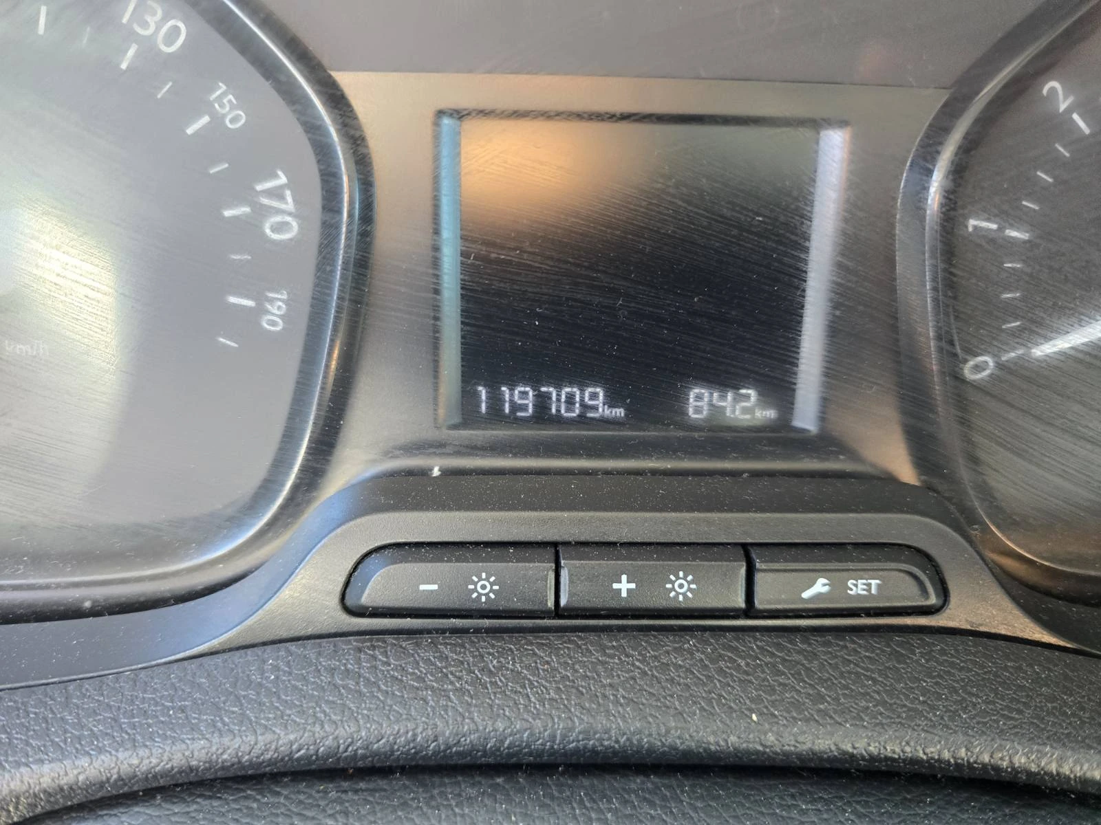 Peugeot Expert 2.0d Шум в скоростите - изображение 10