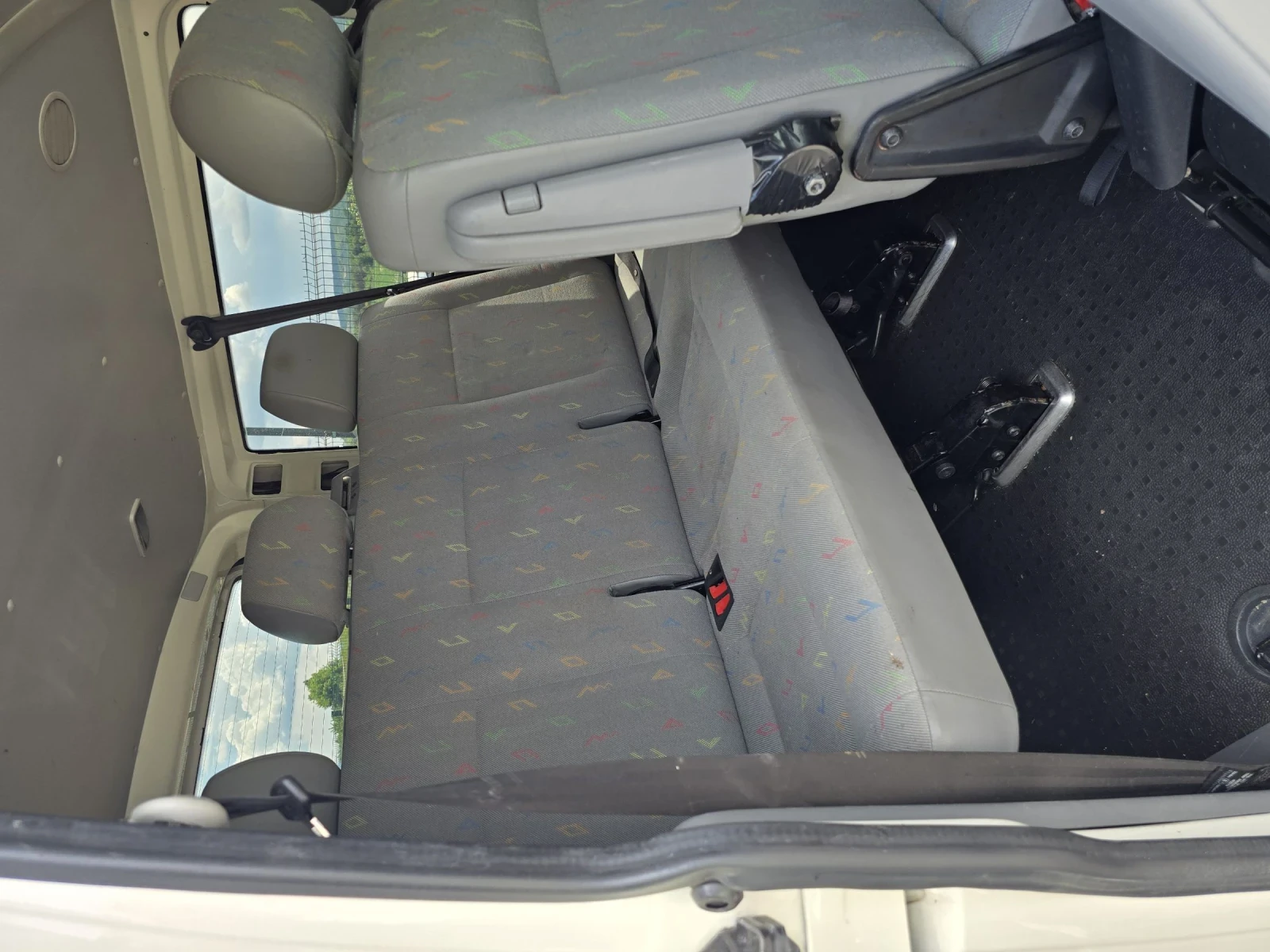 VW Caravelle 2.5TDI Long Климатик 7+ 1 , снимка 12 - Бусове и автобуси - 54941850