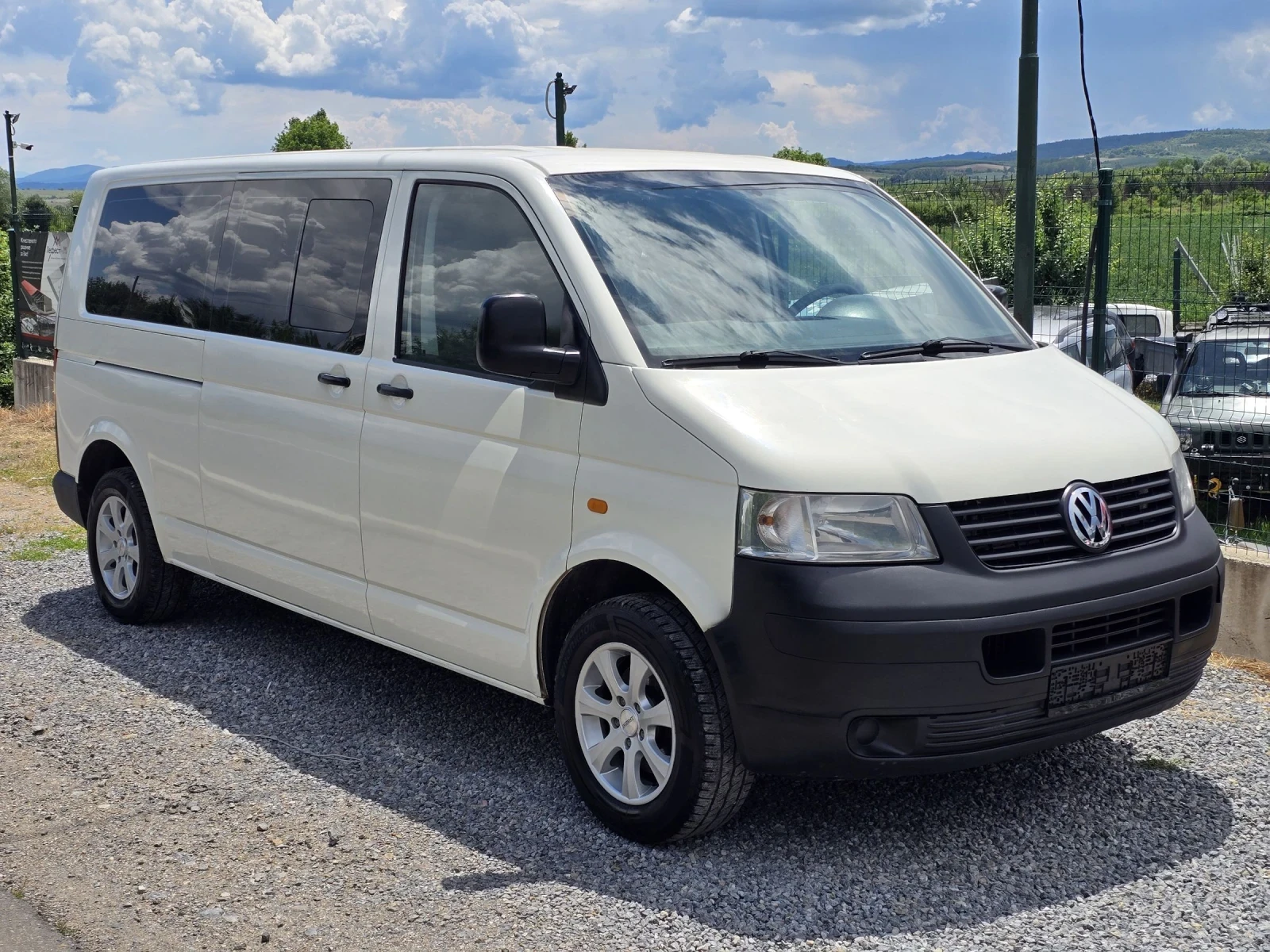 VW Caravelle 2.5TDI Long Климатик 7+ 1 , снимка 2 - Бусове и автобуси - 54941850