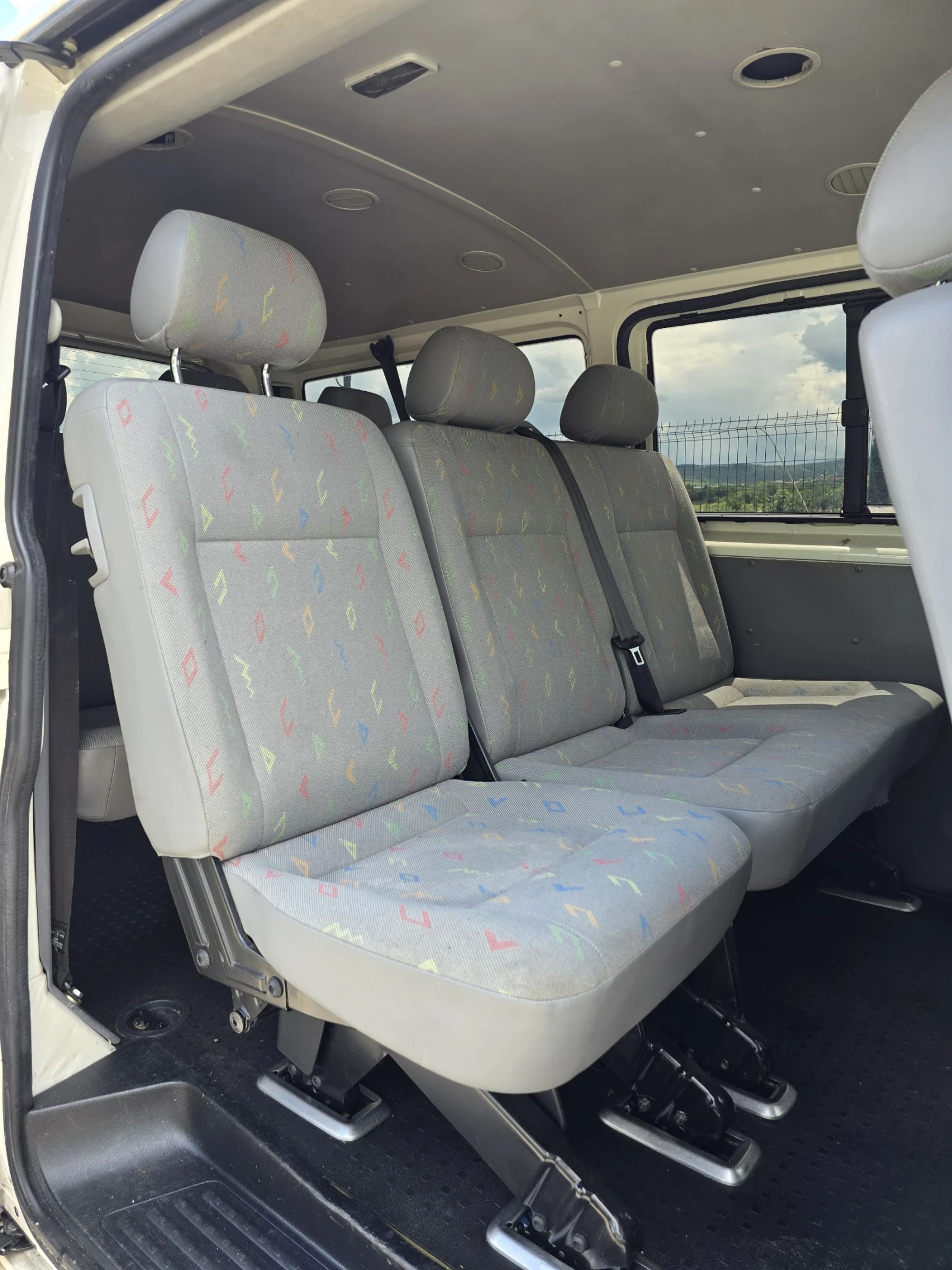 VW Caravelle 2.5TDI Long Климатик 7+ 1 , снимка 11 - Бусове и автобуси - 54941850