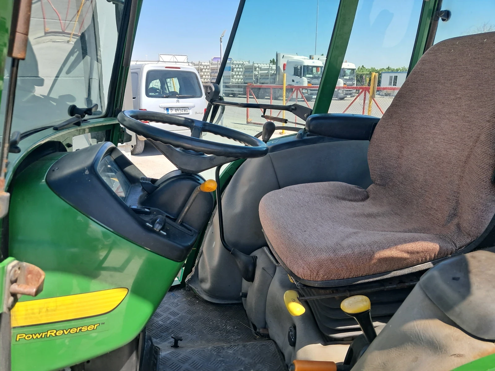 Трактор John Deere 4710 - изображение 9