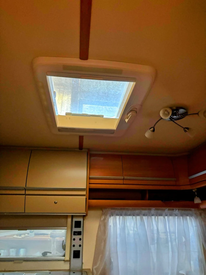 Каравана Fendt saphir 470, снимка 6 - Каравани и кемпери - 52234684