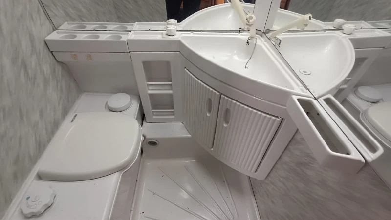 Каравана LMC 600, снимка 6 - Каравани и кемпери - 53246273