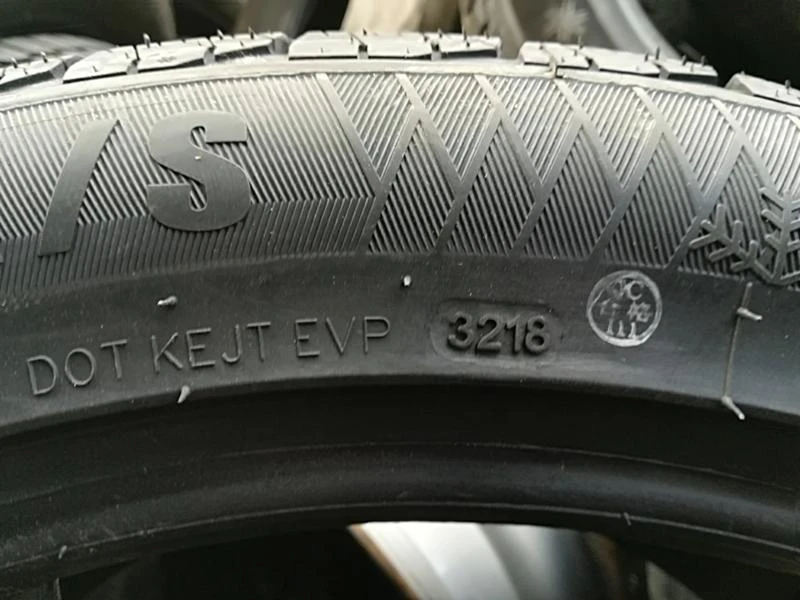 Гуми Зимни 285/45R19, снимка 6 - Гуми и джанти - 23687897