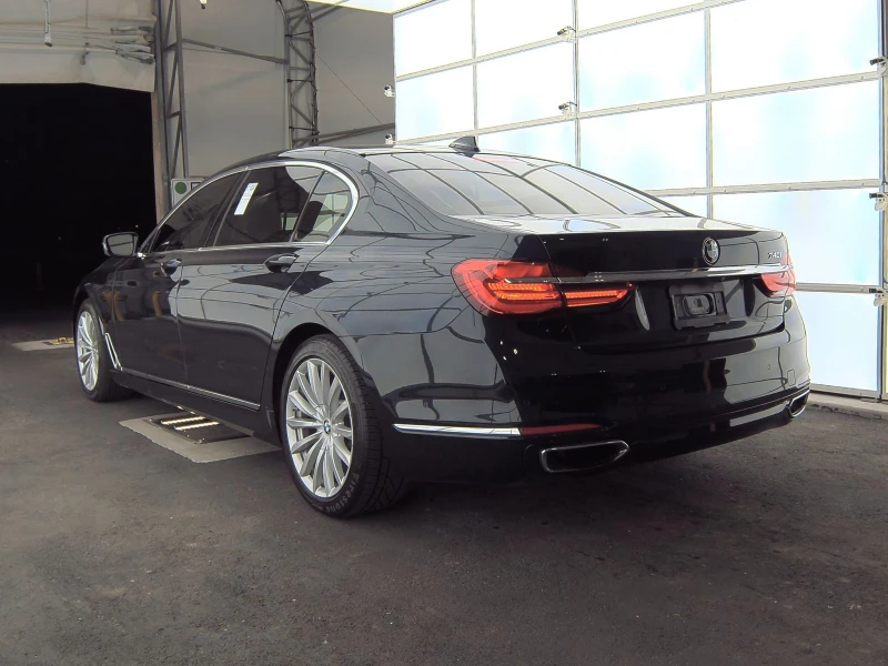 BMW 740 Дистроник* МАСАЖИ* Обдухване* Люк* 360/3D* Adaptiv, снимка 4 - Автомобили и джипове - 48979575