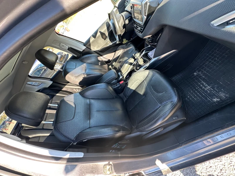 Peugeot 2008 1.6 HDI* Allure* Navi* Кожа* Светещ таван* Парктро, снимка 15 - Автомобили и джипове - 52254656