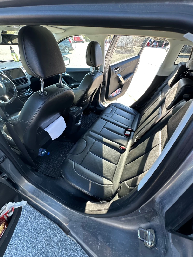 Peugeot 2008 1.6 HDI* Allure* Navi* Кожа* Светещ таван* Парктро, снимка 14 - Автомобили и джипове - 52254656