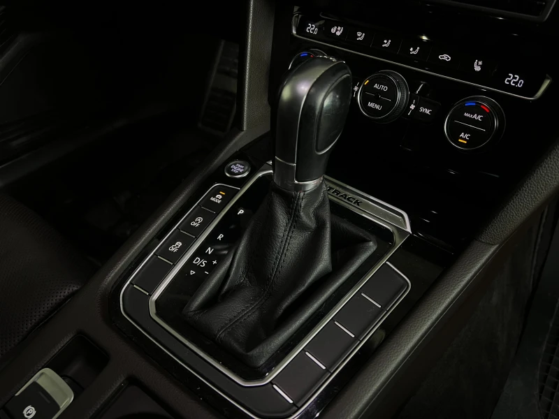 VW Passat 2.0TDI 4M ALLTRACK PANO 360 МАСАЖ ОБДУХВАНЕ ПЕЧКА, снимка 12 - Автомобили и джипове - 52308828