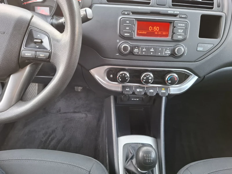 Kia Rio 1.4 - 90кс., снимка 12 - Автомобили и джипове - 52434465
